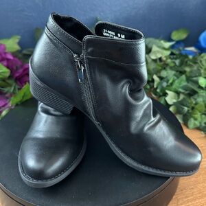 NIB Easy Street Black Gusto Comfort Booties Size 9